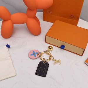 人気 LOUIS VUITTON キーリング チャーム・ツイスト ルイ・ヴィトン モノグラム シグネチャーのデザイン 送料無料[#case202203308]